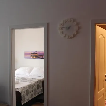 One Bedroom Apt With Wifi Apartment