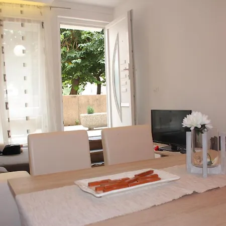 One Bedroom Apt With Wifi Split