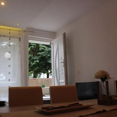 One Bedroom Apt With Wifi Apartment Split